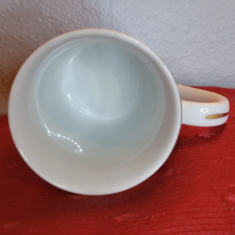 1 Vtg '82 Norman Rockwell Museum Cup Boy Girlfriend Puppy Music Master Gold Trim
